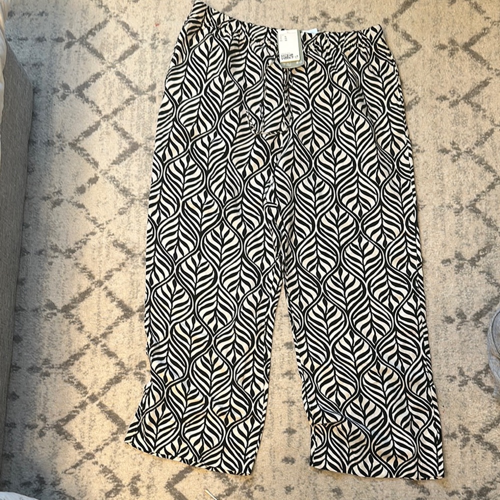 Black and White Patterned Women’s Pants